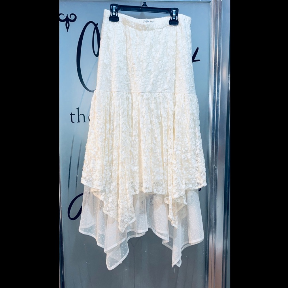 Indigo Soul GORGEOUS cream lace skirt elastic waist super comfy & major stylish.